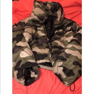 Camo puffy crop jacket